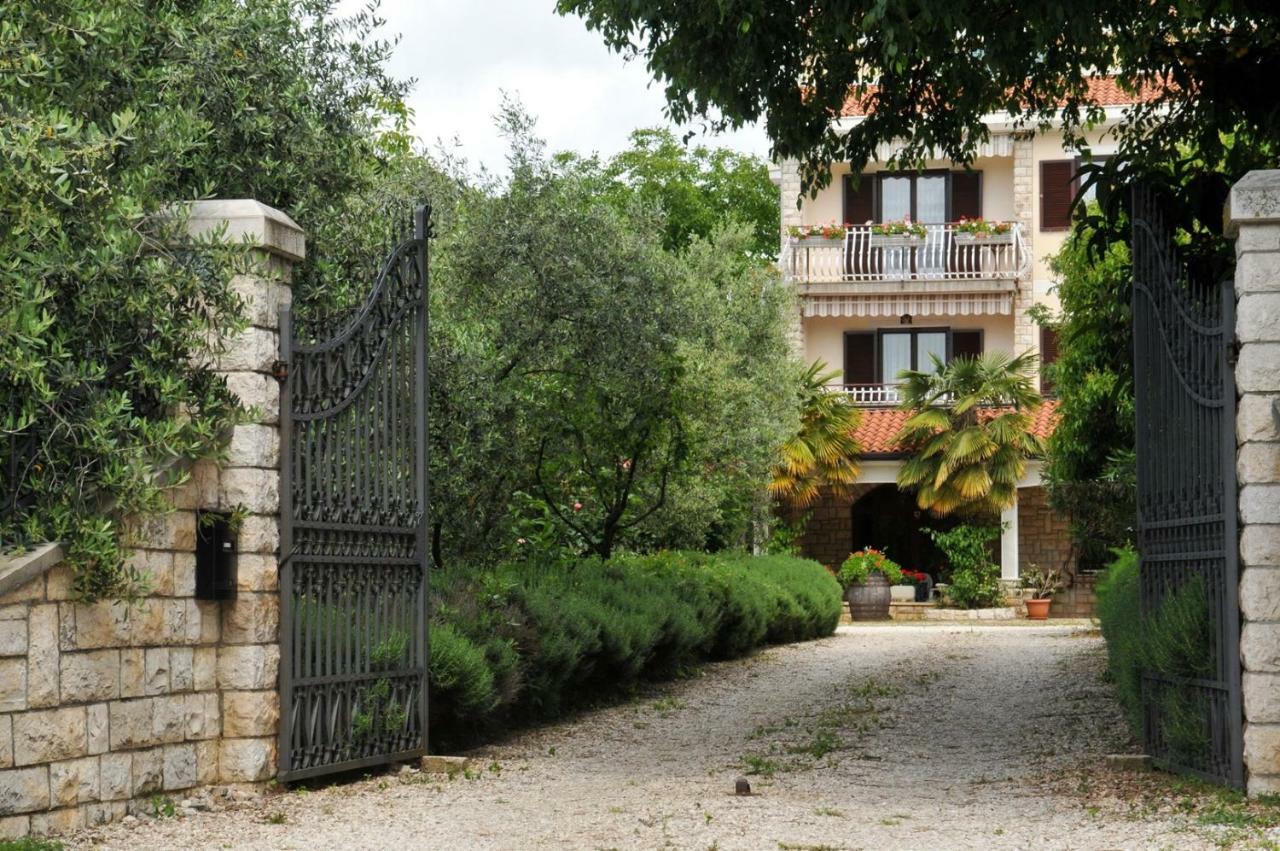 Hotel Haus Liliana Tar-Vabriga Exteriér fotografie