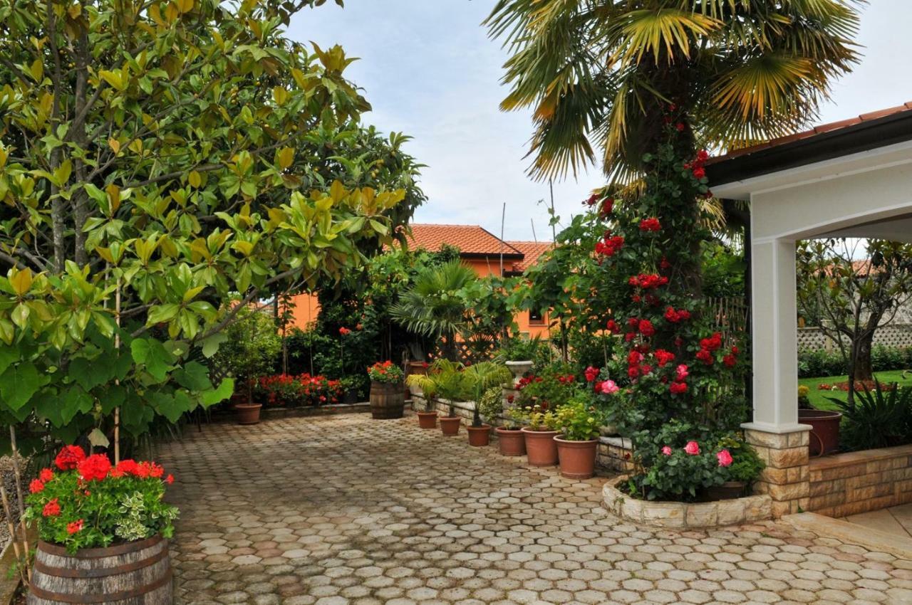 Hotel Haus Liliana Tar-Vabriga Exteriér fotografie