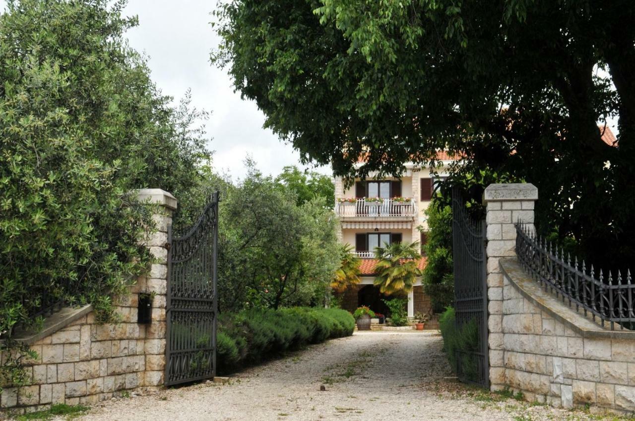 Hotel Haus Liliana Tar-Vabriga Exteriér fotografie