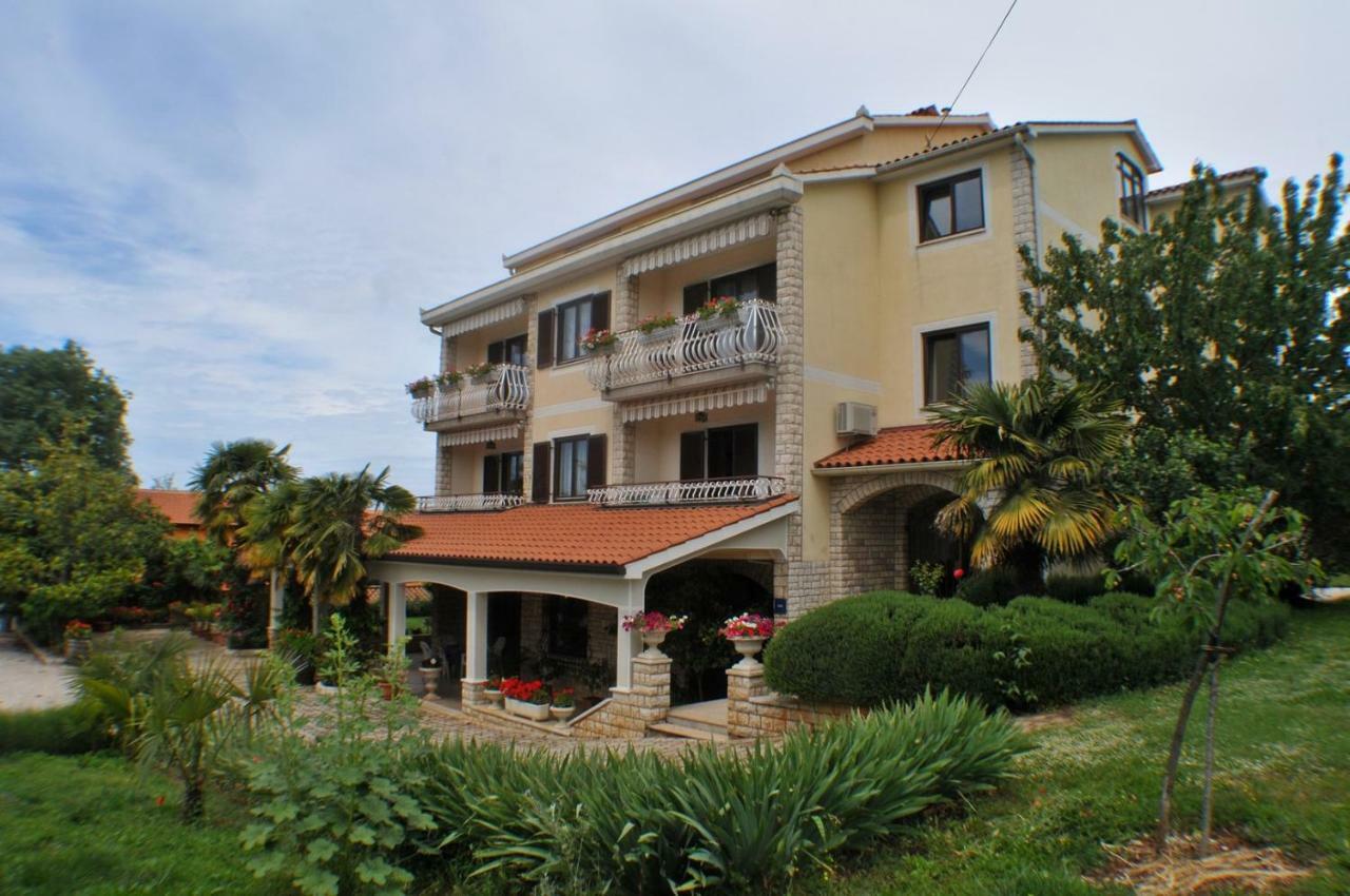 Hotel Haus Liliana Tar-Vabriga Exteriér fotografie
